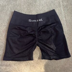 Sunzel Booty Scrunch Biker Shorts